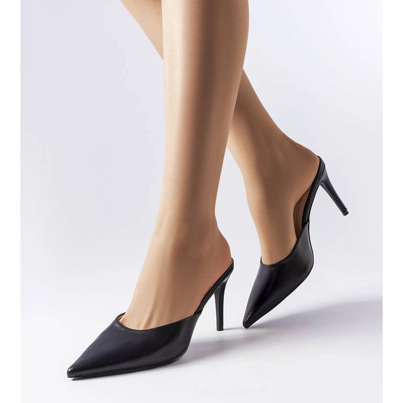 Drainer med svarta klackar 1