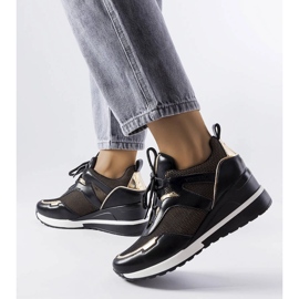 Venezia Svarta och guldiga sneakers från Vincez 1