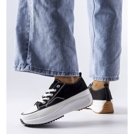 Svarta sportsneakers på McKeylor-plattformen 1