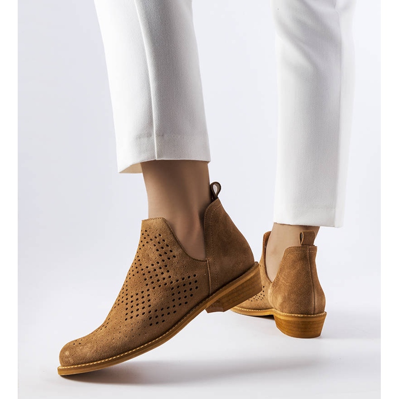 Karino karamell stövlar i genombrutet läder brun 1