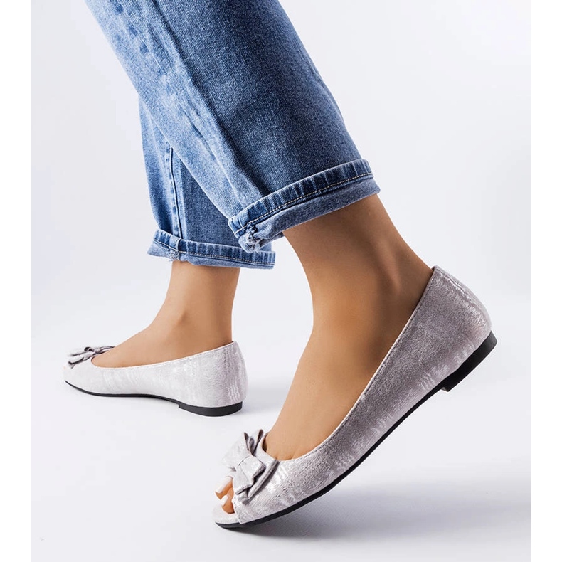 Grå metallic ballerinor med rosett från Hawk 1