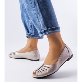 Silvermetallic cut-out ballerinor från Fongemie silver- 1