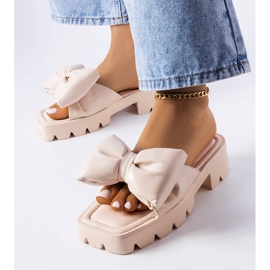 Beige traktorsula slides från Bossé 1