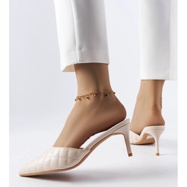 Beige quiltade flipflops från Lambert 1