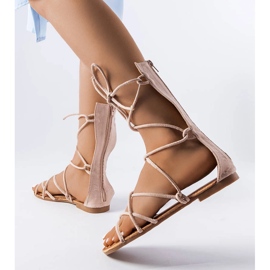 Beiga högklädda sandaler från Heliport beige 1