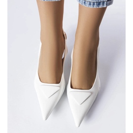 Vita sandaler med låg klack från Gougeon 1