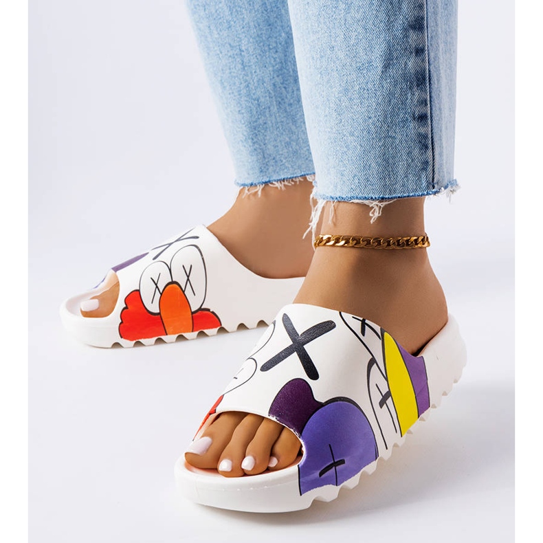 Vita tofflor med slitbana och tryck 1