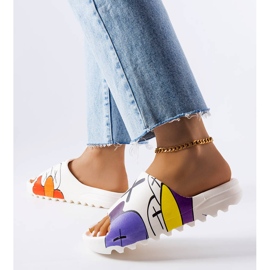 Vita tofflor med slitbana och tryck 2