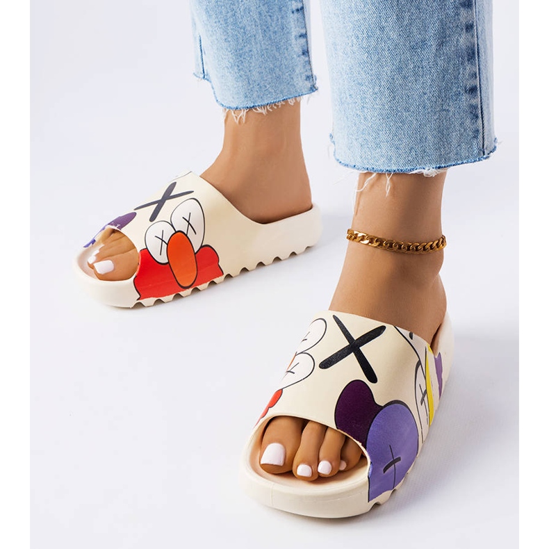 Beige diabilder med slitbana och tryck 1