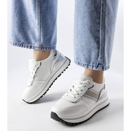 Vita sneakers med glitterinlägg från Lang 1