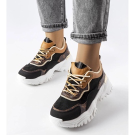 Svarta sneakers på oregelbunden sula från Alta 1