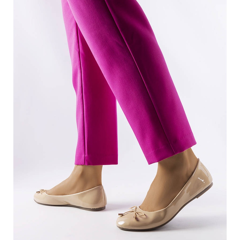 Lakewood beigelackade ballerinor 1