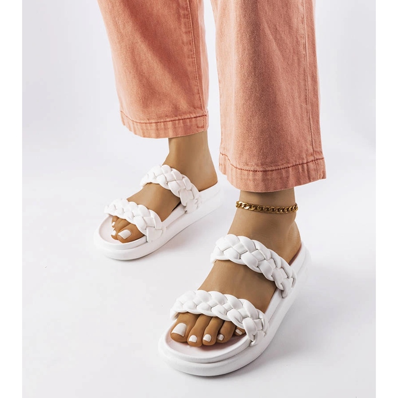 Angas vita tofflor 1