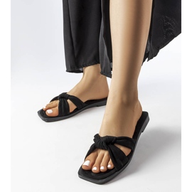 Inna Pride svarta tofflor gjorda av eko-mocka 1