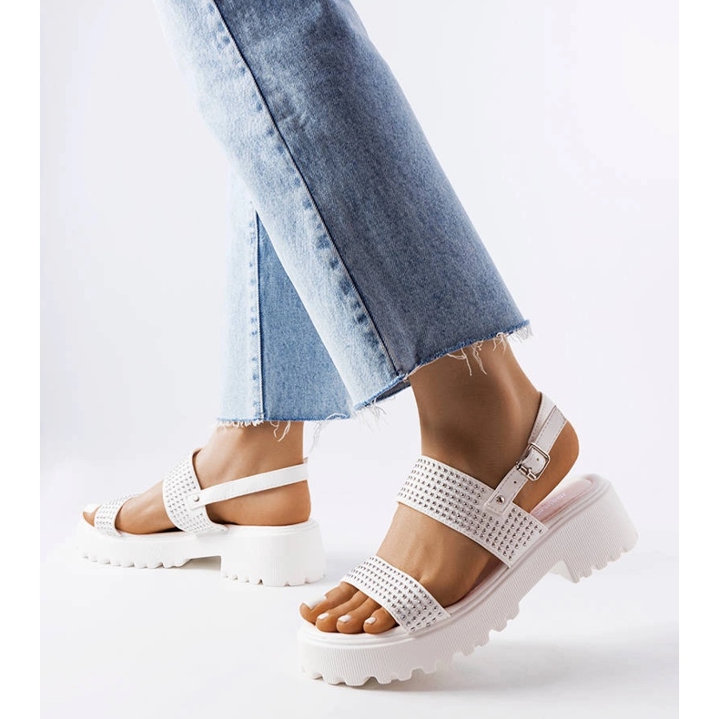 Vita sandaler dekorerade med Biloxi-strålar 1