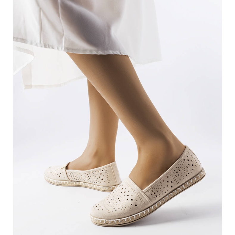 Beige genombrutna espadrillor från Augusta 1