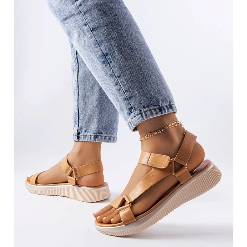 Beiga sportsandaler från Heron beige 1