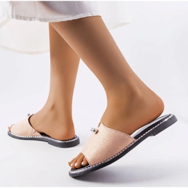 Rosa metallic sandaler med pärlor från Frederi 2