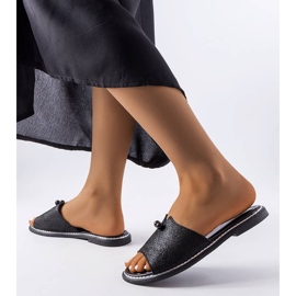 Svarta metallic sandaler med pärlor från Frederi 2