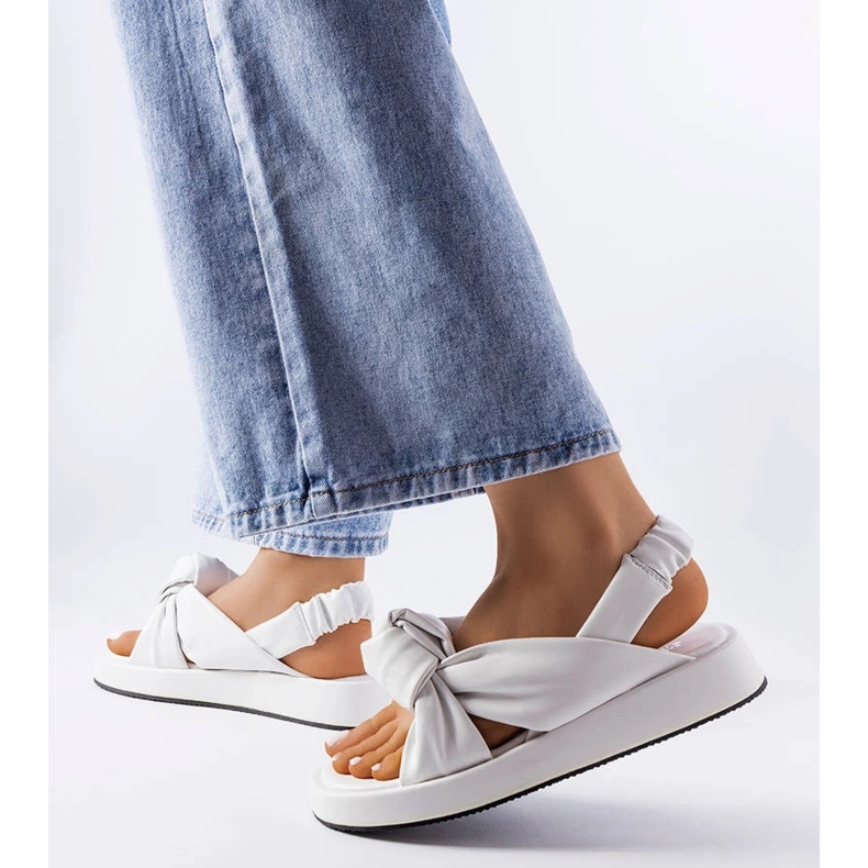 Vita sandaler från Clarice 1