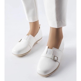 Vita brogues med innersula i läder från Felosa 1
