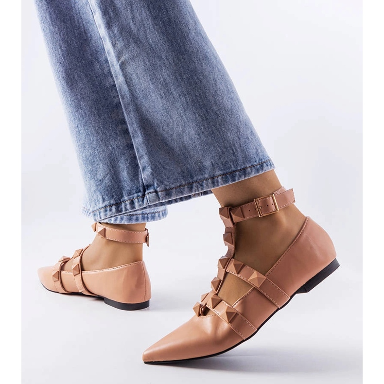 Beige ballerinor med ett spektakulärt Blur-fäste 1