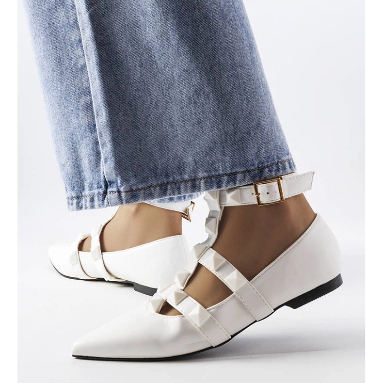 Vita ballerinor med ett spektakulärt Blur-fäste 1