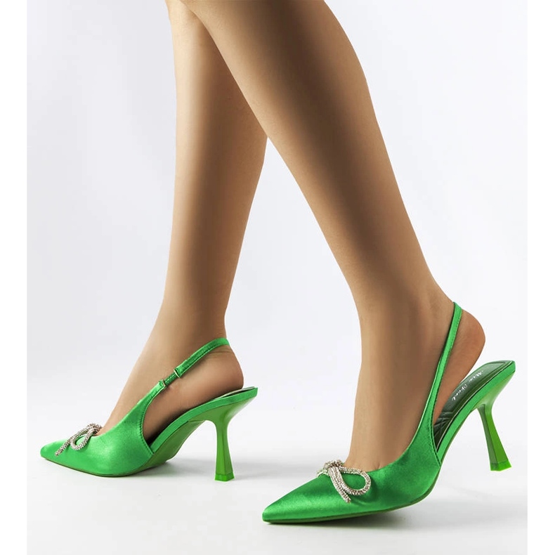 Gröna klackar med en Wildrose rosett 2