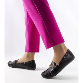 Svarta loafers dekorerade med Seattle-applikationen 1