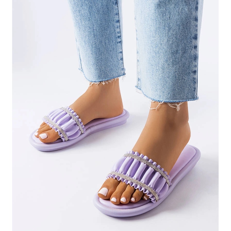 Lila sandaler med cubic zirconias från Anapor violett 1
