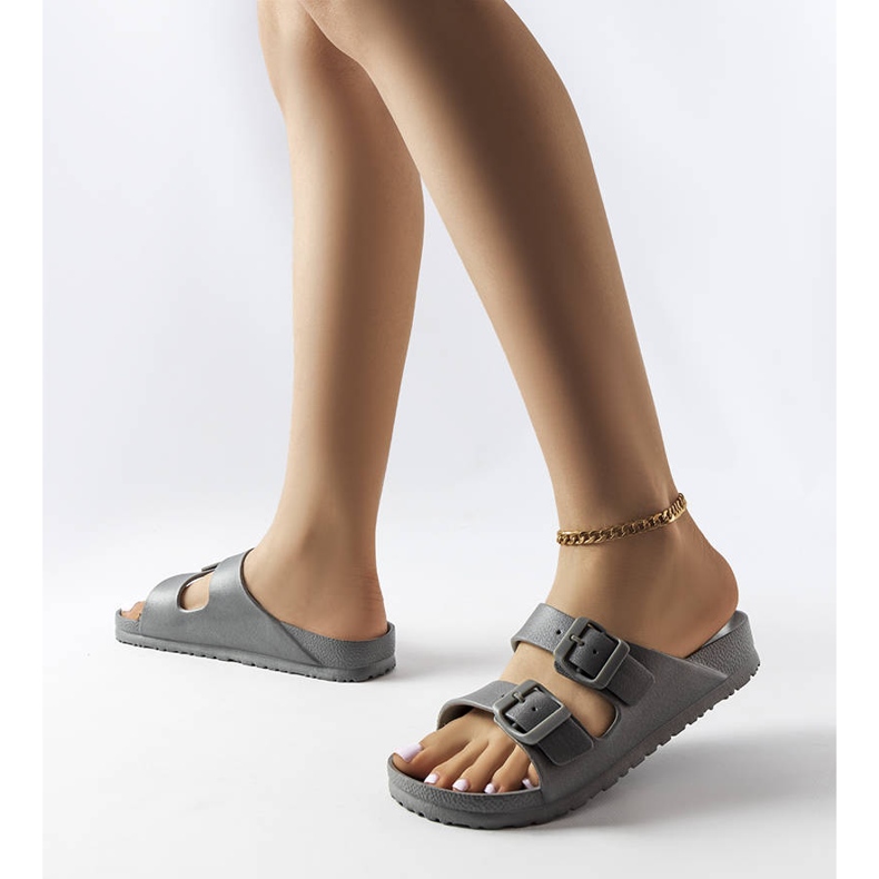 Grå gummireglage med spännen från Eugene 2