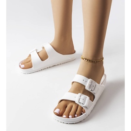 Vita gummireglage med spännen från Eugene 1