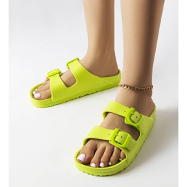 Gröna gummisliders med spännen från Eugene 1