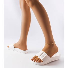 Vita gummireglage med Nelm-spänne 1