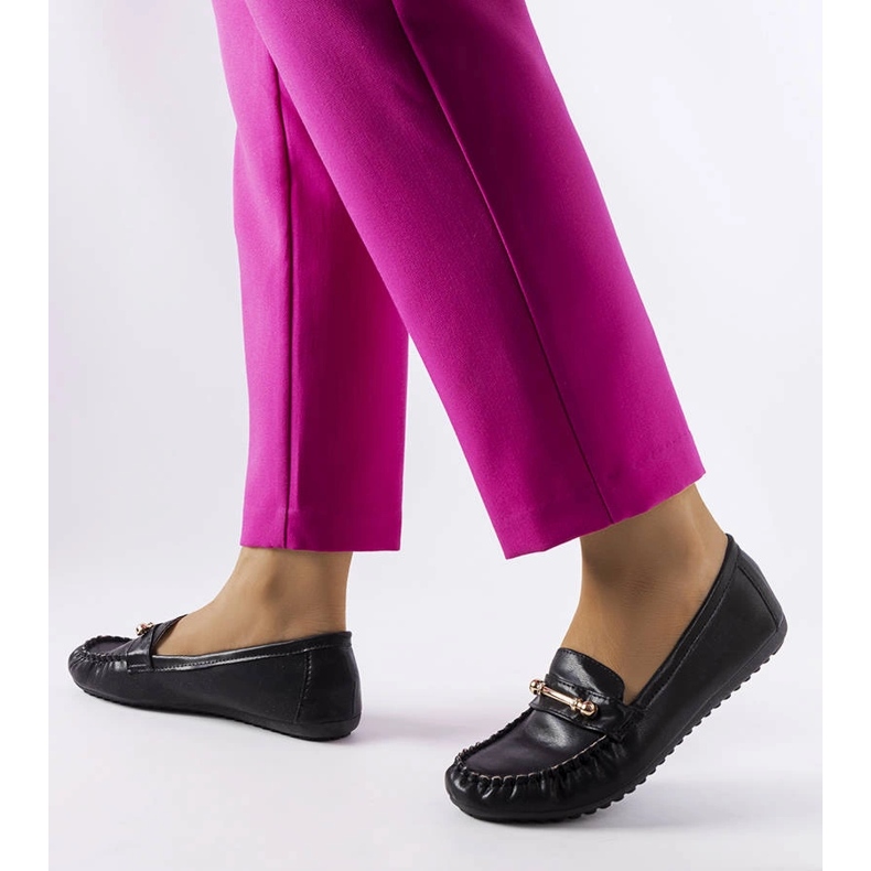 Svarta loafers med matt finish från Sorel 1