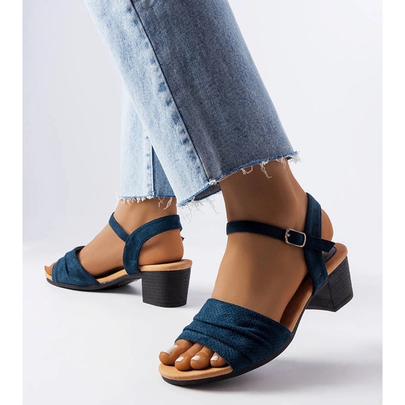 Marinblå sandaler med låg klack från Broom 1