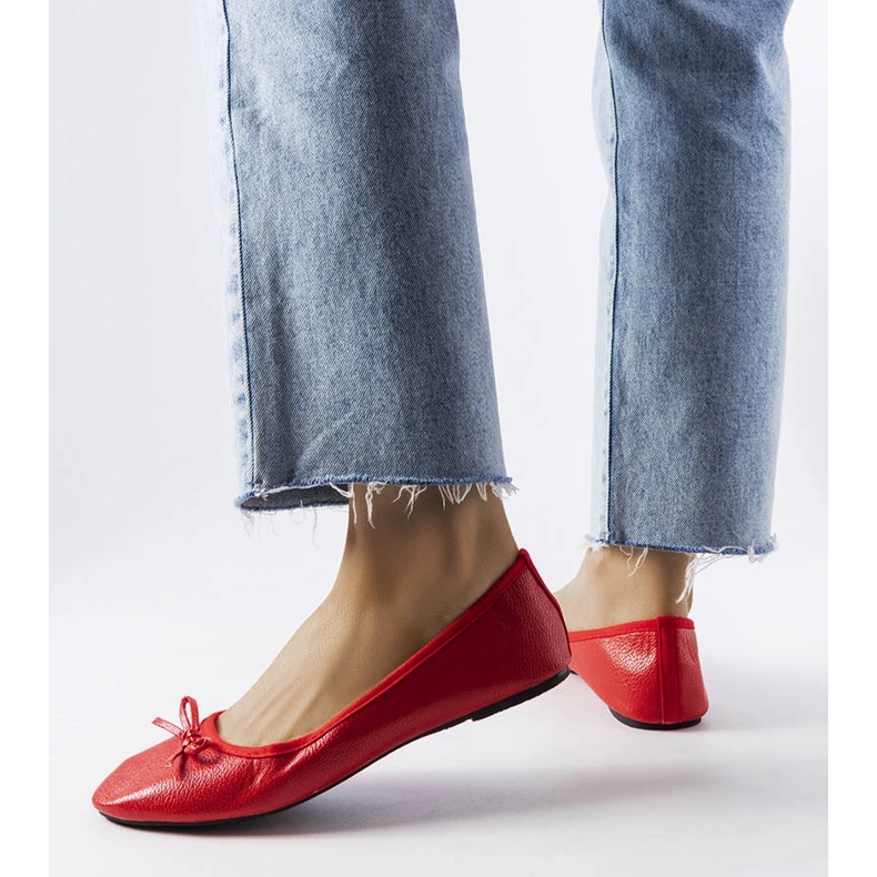 Röda ballerinor med rosett från Vaillancour 1