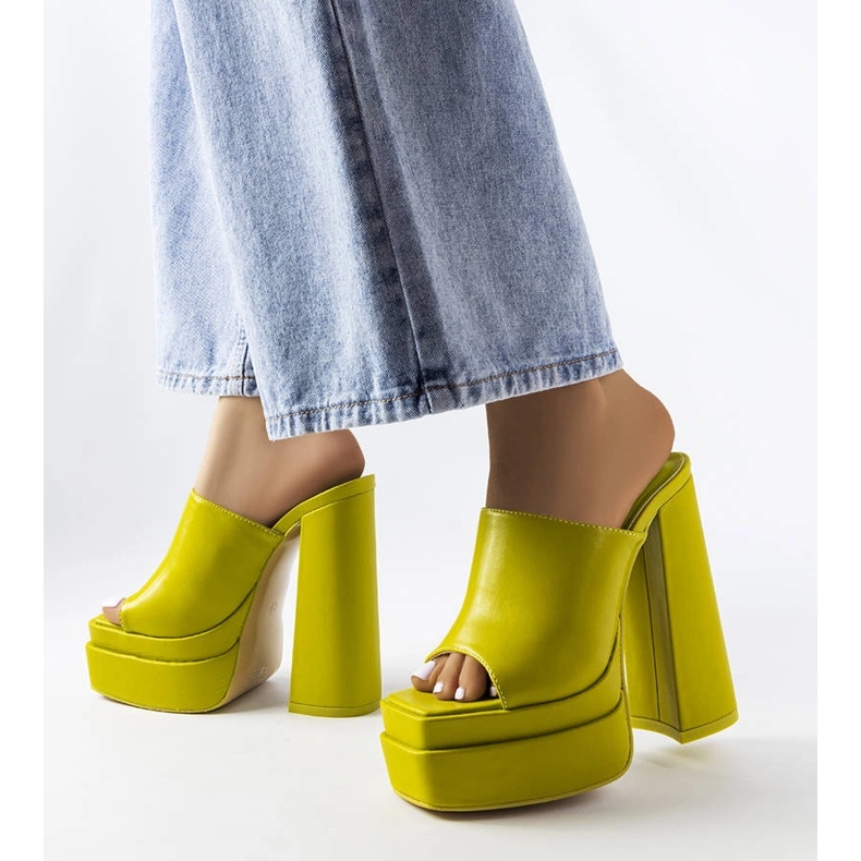 Gröna högklackade sandaler från Mercure 1