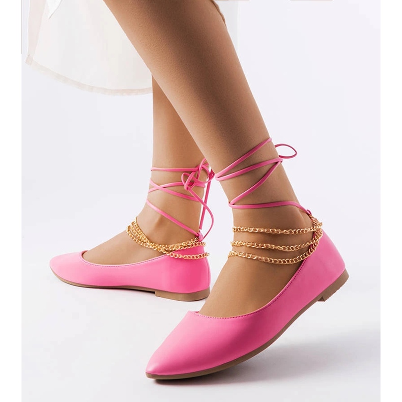 Rosa ballerinor med dekorativt lås från Donat 1