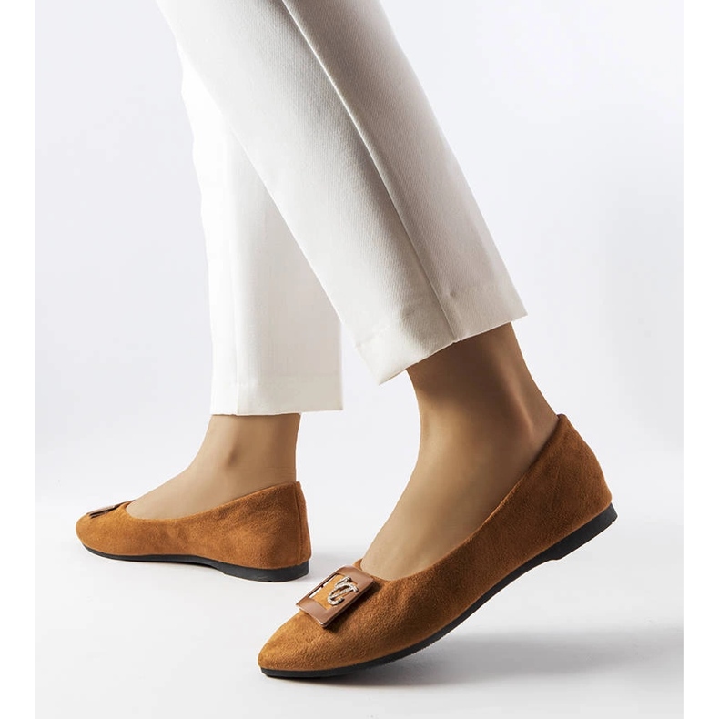 Bruna ballerinor dekorerade med strass från Fleming 1