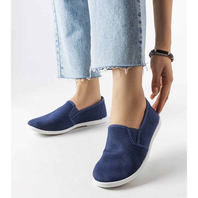 Sneakers i marinblått tyg från Quincy 1