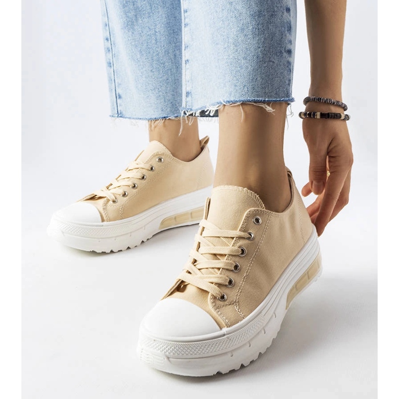 Beiga plattformssneakers från Hawthorne beige 1