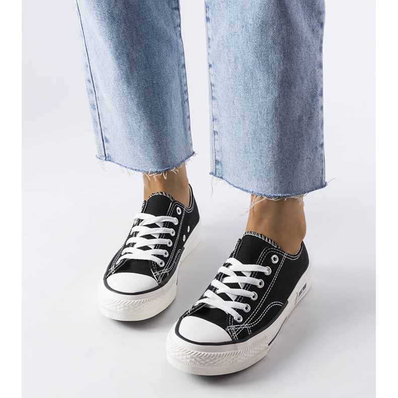 Roslyn svarta sneakers 1