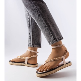 Beige sandaler dekorerade med en kedja från Varieur 2