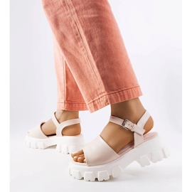 Beige sandaler på en massiv Vinceza-sula 1