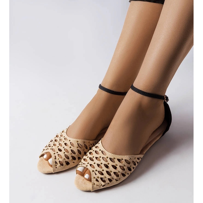 Beige genombrutna sandaler med strass från Avice 1