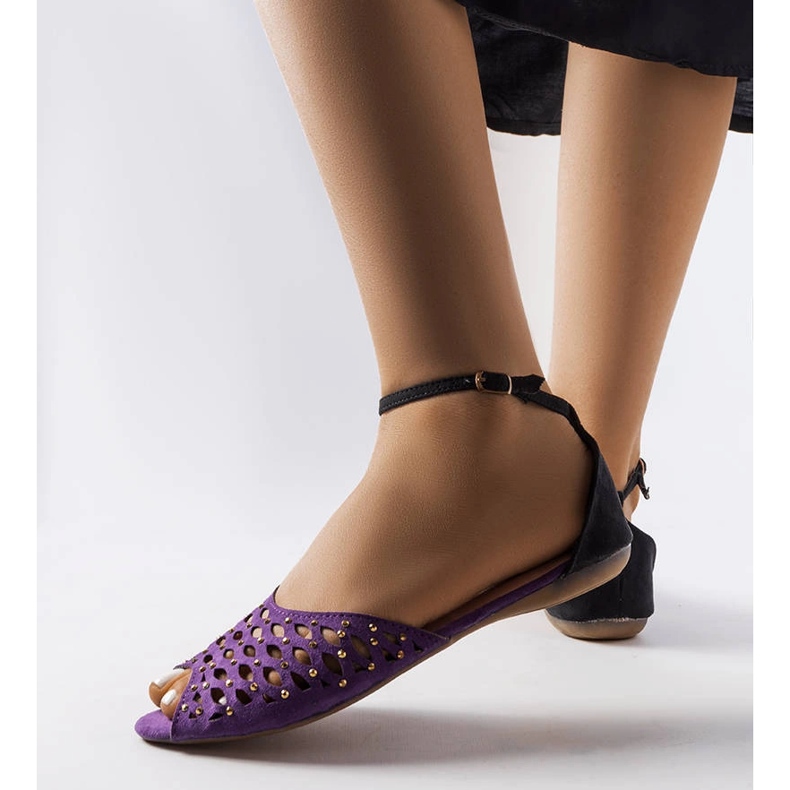 Lila genombrutna sandaler med zirkoner från Avice purpur 1
