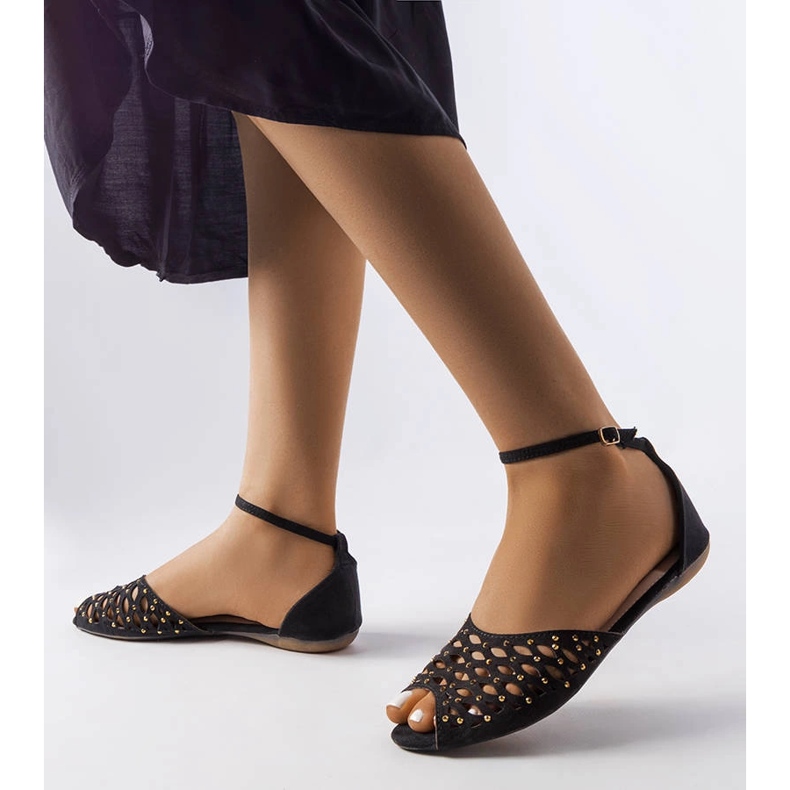Svarta genombrutna sandaler med strass från Avice 1