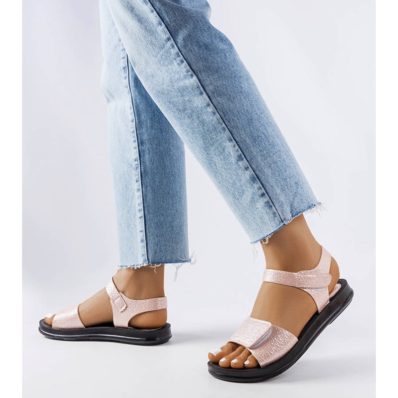 Rosa sandaler med dekorativ ovandel från Phillip 1