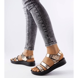 Brices guldlackade sandaler gyllene 1